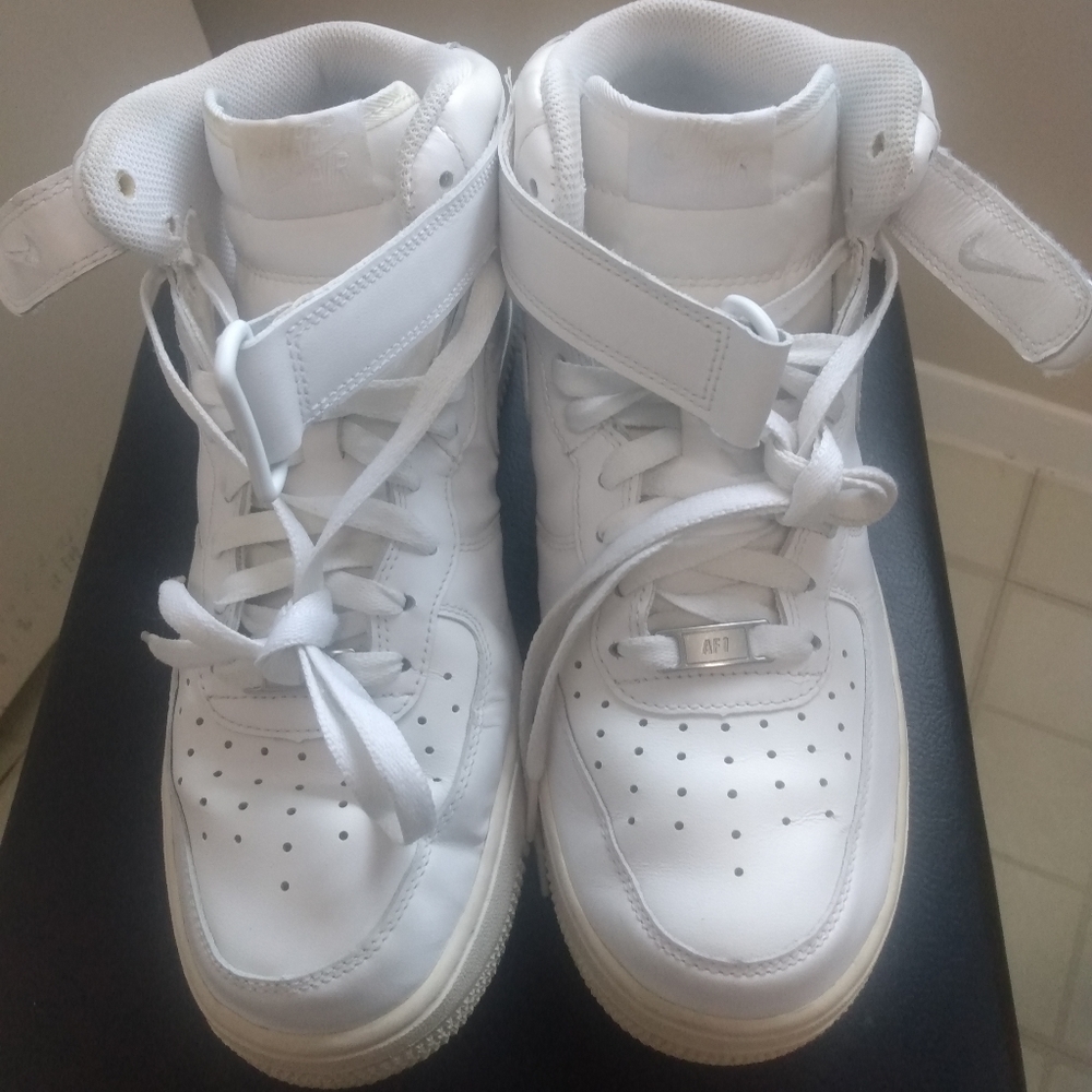 Nike men's White AF1 used good condition minor scuffs size 9.5 - Picture 3 of 5